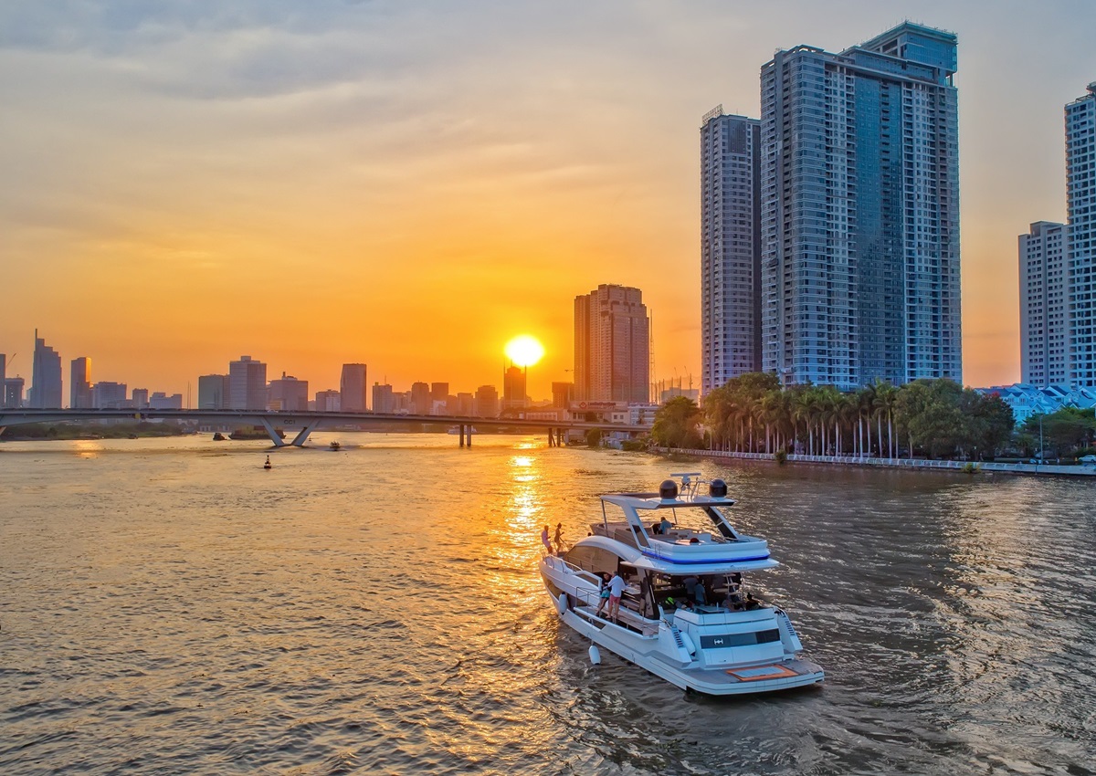 Dịch vụ du thuyền trên sông Sài Gòn